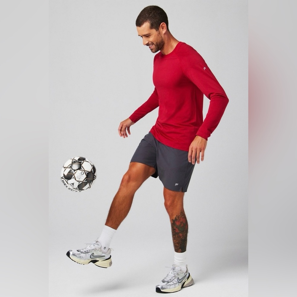 Fabletics The Training Day Long Sleeve Men’s Tee Red | Small | NWT | Ventilation